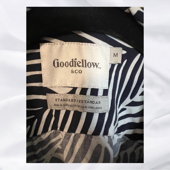 A button down shirt by Goodfellow & Co in size medium - Picture 3 of 6